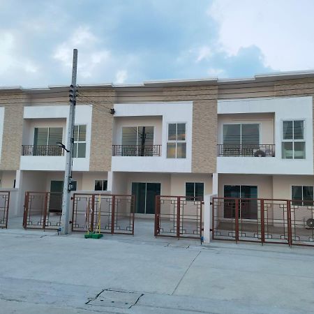 Yyk Holiday Rooms Ban Khlong Krang Bagian luar foto